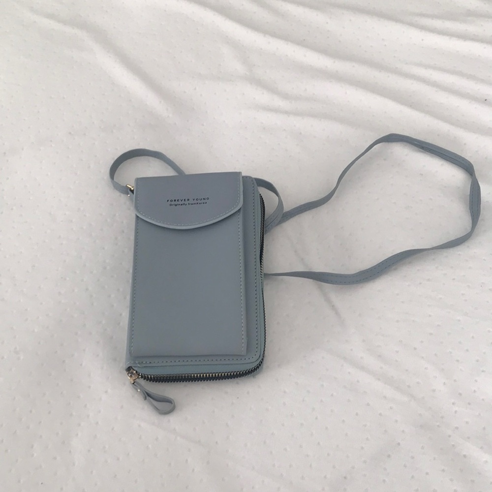 Crossbody clutch